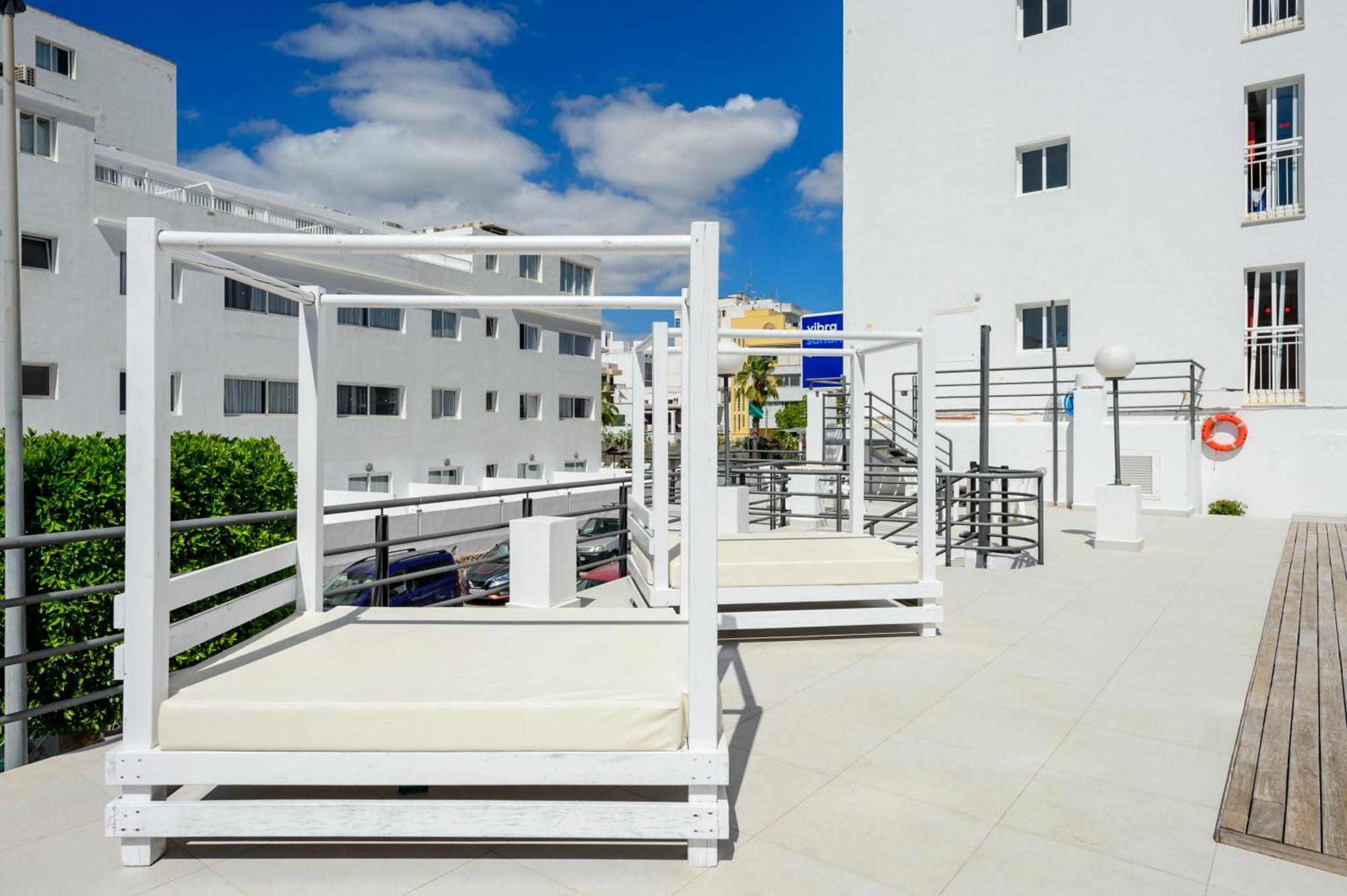 Aparthotel Vibra Sanan - Adults Only Sant Antoni de Portmany Екстериор снимка
