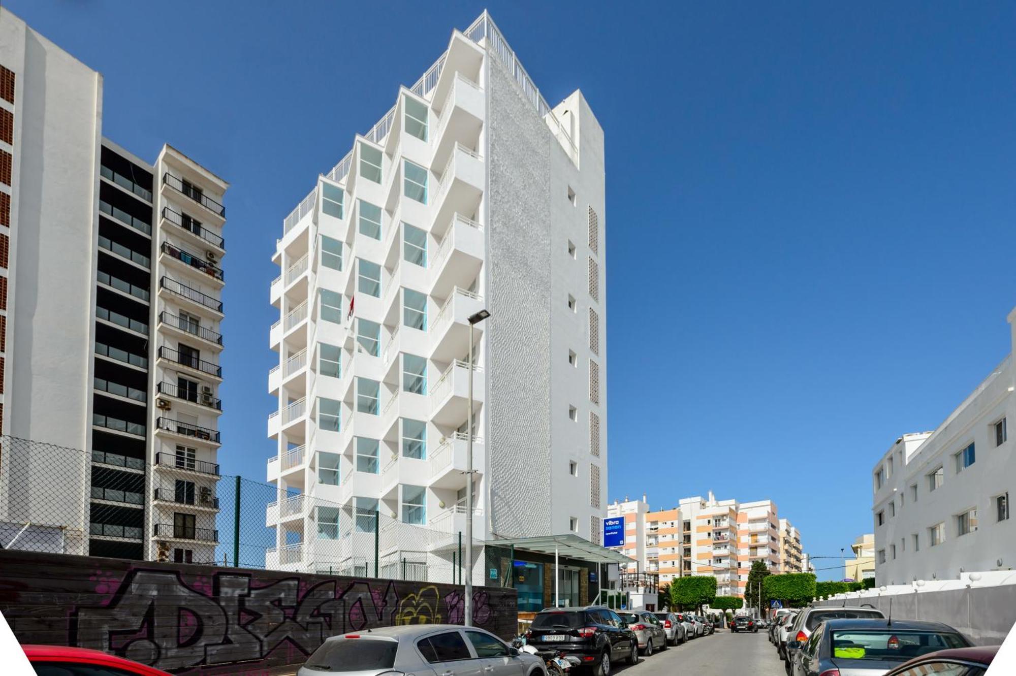 Aparthotel Vibra Sanan - Adults Only Sant Antoni de Portmany Екстериор снимка