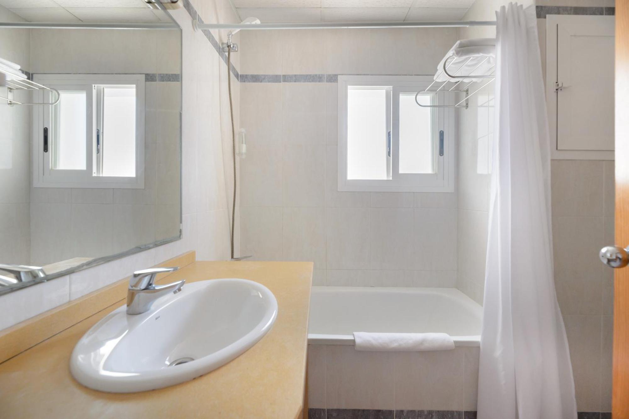 Aparthotel Vibra Sanan - Adults Only Sant Antoni de Portmany Екстериор снимка
